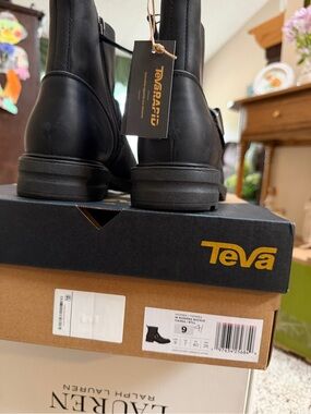 Teva Women's Black Leather Ankle Boots